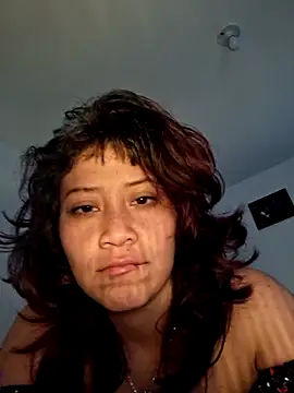 Snapshot of valentina_r_ chatting on 04/15/26, 09:15 valentina r online show from 04/15/26, 09:15