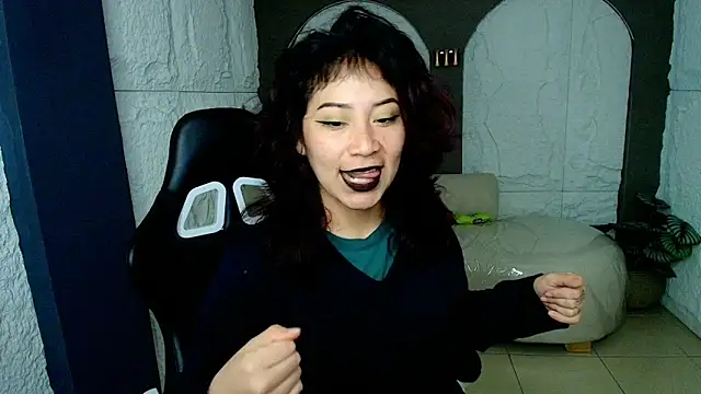 Snapshot of valentina_r_ chatting on 04/17/26, 02:58 valentina r online show from 04/17/26, 02:58