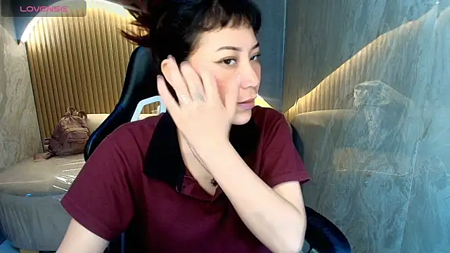 Snapshot of valentina_r_ chatting on 04/19/26, 03:06 valentina r online show from 04/19/26, 03:06