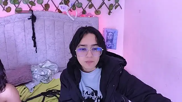 katalinathxandbritney1 online show from 09/09/25, 10:53