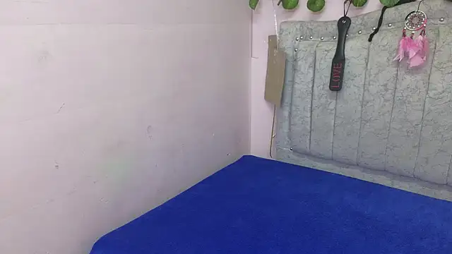 katalinathxandbritney1 online show from 09/26/25, 10:14