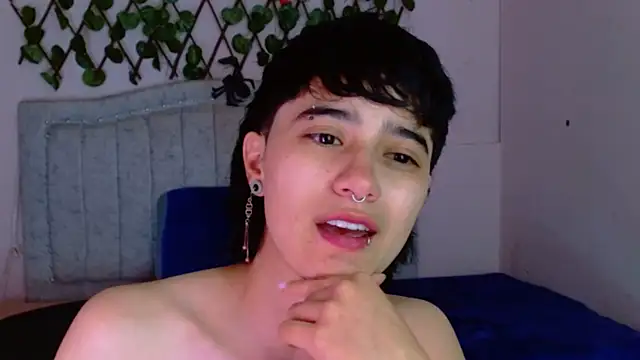 katalinathxandbritney1 online show from 12/16/25, 01:21