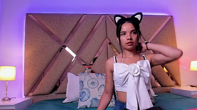 Snapshot of BelhaLawuo chatting on 12/22/25, 07:44 BelhaLawuo online show from 12/22/25, 07:44