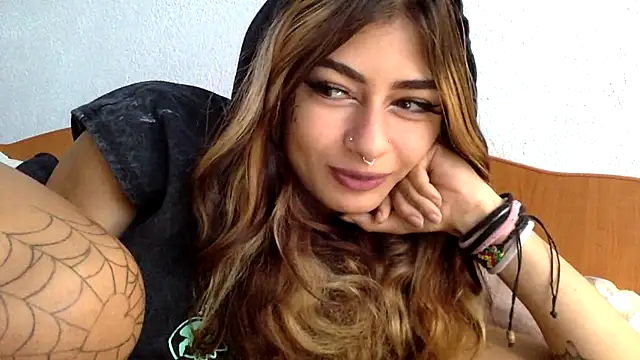 Snapshot of piccolaflo chatting on 09/20/25, 07:20 piccolaflo online show from 09/20/25, 07:20