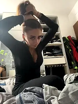 Snapshot of piccolaflo chatting on 09/28/25, 02:39 piccolaflo online show from 09/28/25, 02:39