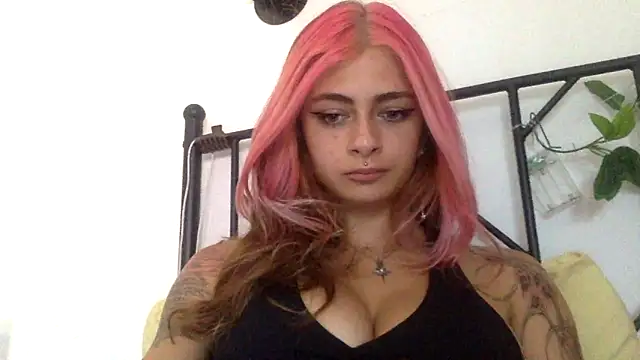 Snapshot of piccolaflo chatting on 06/21/26, 11:24 piccolaflo online show from 06/21/26, 11:24
