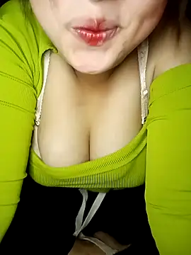 Snapshot of -DuSi- chatting on 10/27/25, 01:42 -DuSi- online show from 10/27/25, 01:42