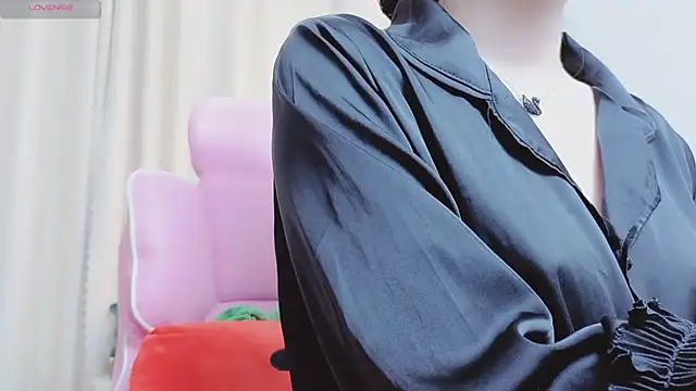 Snapshot of Miu-999 chatting on 02/10/26, 02:04 Miu-999 online show from 02/10/26, 02:04