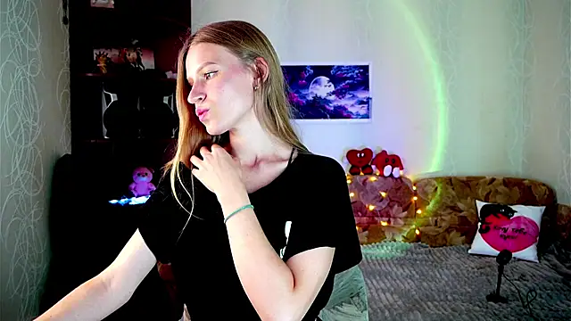 Snapshot of Luntryy chatting on 09/09/25, 09:09 Luntryy online show from 09/09/25, 09:09