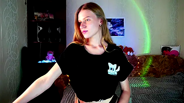 Snapshot of Luntryy chatting on 10/06/25, 10:23 Luntryy online show from 10/06/25, 10:23