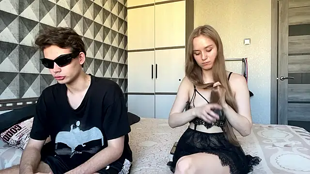 Snapshot of merycouple chatting on 01/08/26, 02:47 merycouple online show from 01/08/26, 02:47