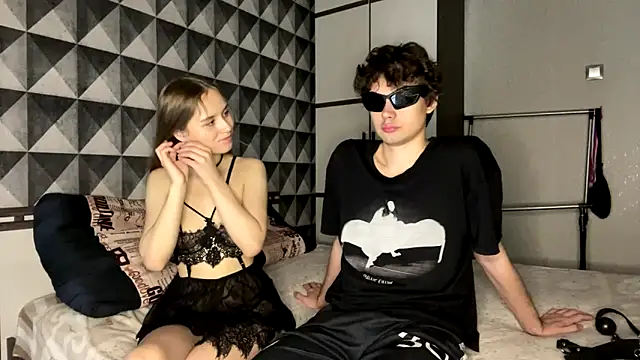 Snapshot of merycouple chatting on 02/25/26, 10:25 merycouple online show from 02/25/26, 10:25