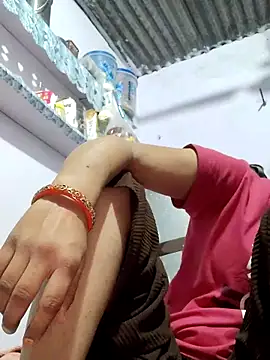 Snapshot of poojam93 chatting on 11/21/25, 03:22 poojam93 online show from 11/21/25, 03:22