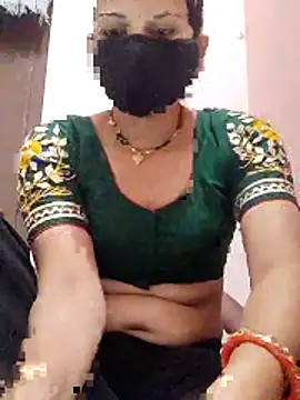 Snapshot of poojam93 chatting on 12/16/25, 03:33 poojam93 online show from 12/16/25, 03:33