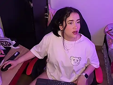 Snapshot of ChloeSnoww chatting on 09/27/25, 03:22 ChloeSnoww online show from 09/27/25, 03:22