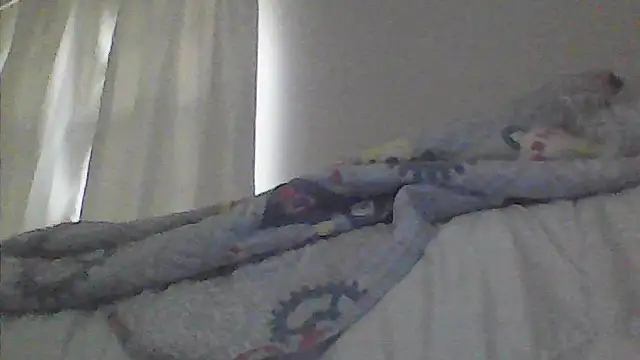 sarahkat86 online show from 04/27/26, 11:30