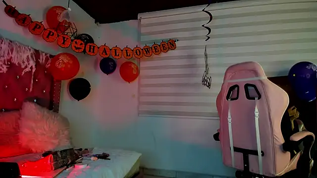 Jade rey  online show from 10/24/25, 03:14