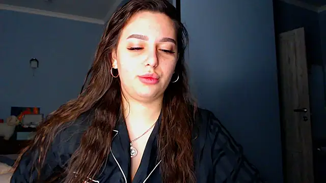 NikiWhite online show from 10/16/25, 10:22