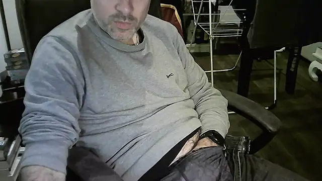 Snapshot of Chrisprngr chatting on 11/19/25, 06:52 Chrisprngr online show from 11/19/25, 06:52