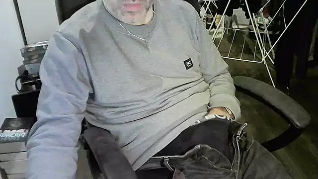 Snapshot of Chrisprngr chatting on 01/12/26, 09:42 Chrisprngr online show from 01/12/26, 09:42