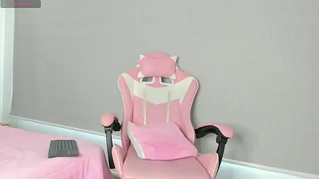 kendal hot01 online show from 11/07/25, 01:00