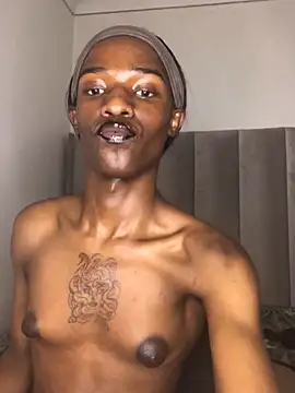 Trans fairy online show from 10/10/25, 08:41