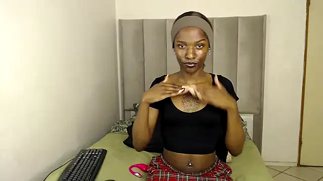 Trans fairy online show from 11/29/25, 06:22