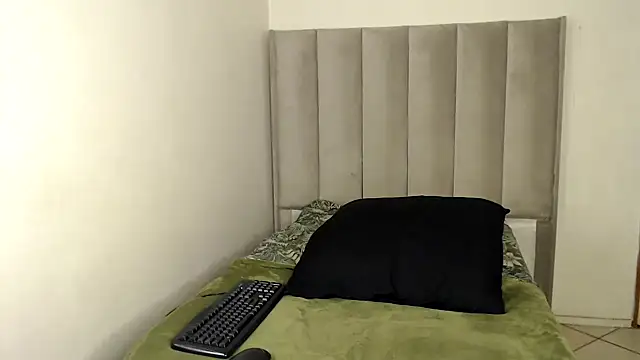 Trans fairy online show from 12/04/25, 02:10