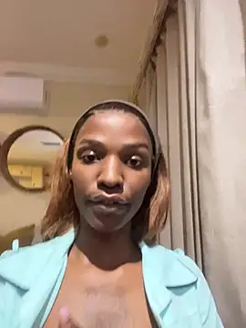 Trans fairy online show from 05/27/26, 06:16