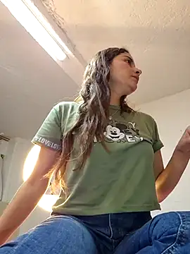 aytanna torrez online show from 10/28/25, 04:09