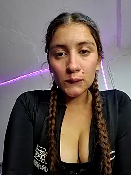 aytanna torrez online show from 11/02/25, 03:47