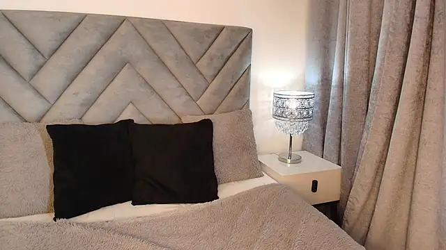 sara owens7 online show from 10/30/25, 01:40