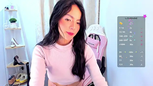 sarah saenz  online show from 11/25/25, 02:44