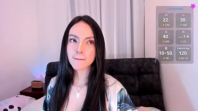 sarah saenz  online show from 04/26/26, 06:33