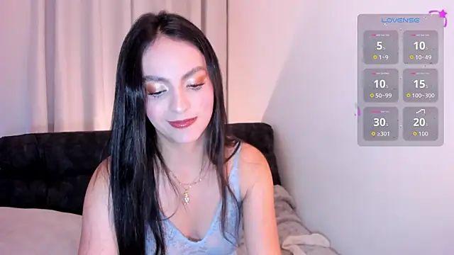 sarah saenz  online show from 04/28/26, 05:56