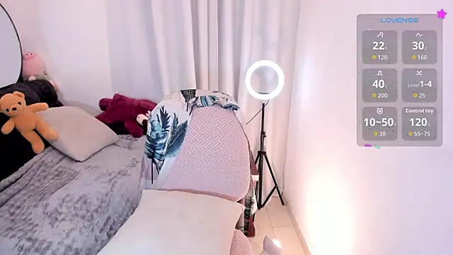 Snapshot of sarah_saenz_ chatting on 07/25/26, 09:40 sarah saenz online show from 07/25/26, 09:40