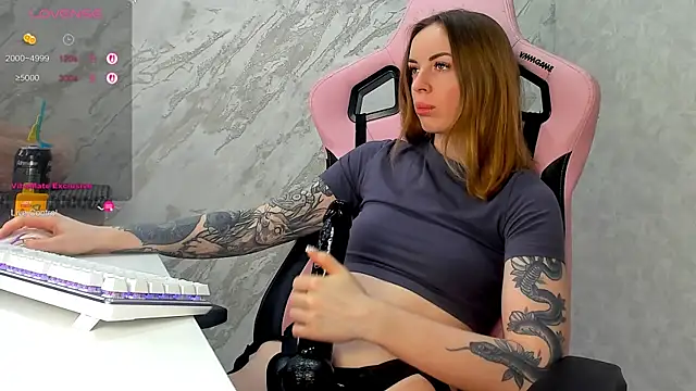 Snapshot of Melissaluvvv chatting on 01/16/26, 02:43 Melissaluvvv online show from 01/16/26, 02:43