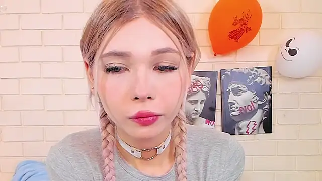 Blondy Fina online show from 11/09/25, 04:33