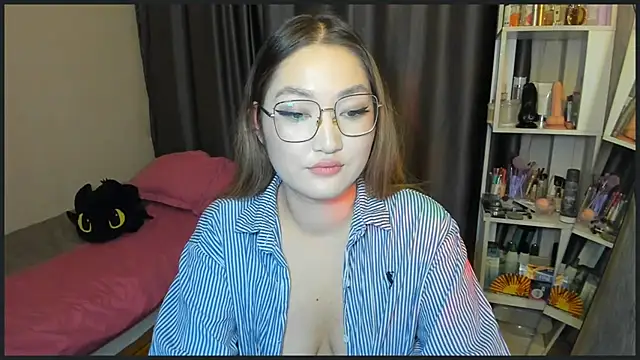 lyra x online show from 10/30/25, 04:52