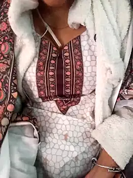 Neha Tyagi online show from 11/18/25, 05:34