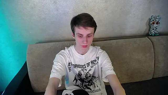 Snapshot of yes_cute_boy_ chatting on 03/18/26, 12:19 yes cute boy online show from 03/18/26, 12:19