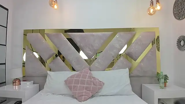 BriannaHill  online show from 12/19/25, 12:34