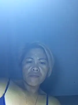 Snapshot of hottie_dolly chatting on 12/14/25, 02:33 hottie dolly online show from 12/14/25, 02:33