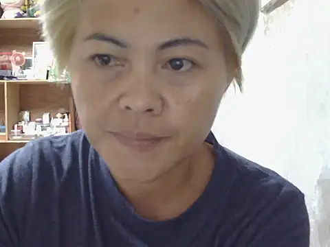 Snapshot of hottie_dolly chatting on 12/18/25, 02:01 hottie dolly online show from 12/18/25, 02:01