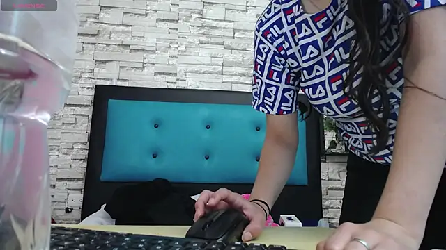 Snapshot of maily_can chatting on 09/19/25, 12:28 maily can online show from 09/19/25, 12:28