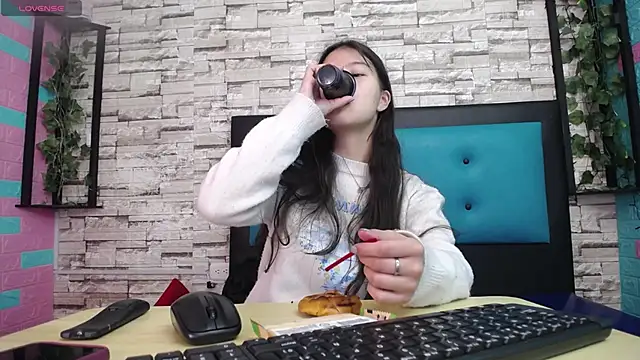 Snapshot of maily_can chatting on 09/22/25, 12:40 maily can online show from 09/22/25, 12:40