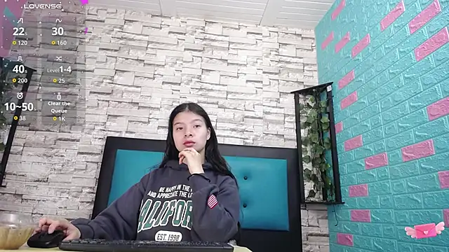 Snapshot of maily_can chatting on 09/27/25, 12:43 maily can online show from 09/27/25, 12:43