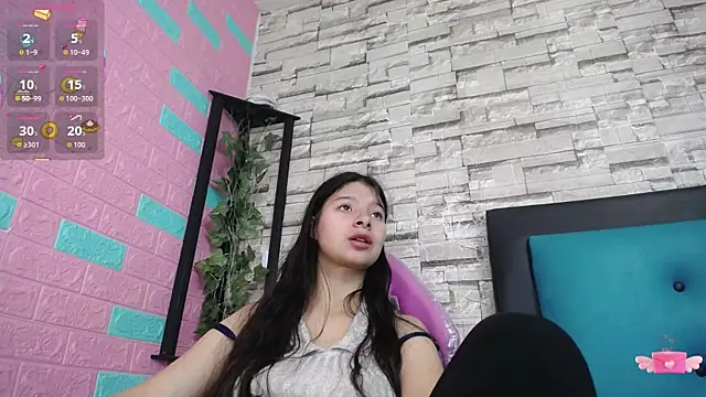 Snapshot of maily_can chatting on 10/10/25, 12:48 maily can online show from 10/10/25, 12:48