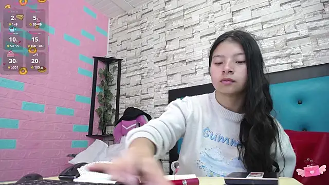 Snapshot of maily_can chatting on 10/31/25, 12:50 maily can online show from 10/31/25, 12:50