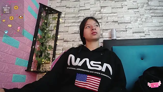 Snapshot of maily_can chatting on 11/12/25, 01:11 maily can online show from 11/12/25, 01:11